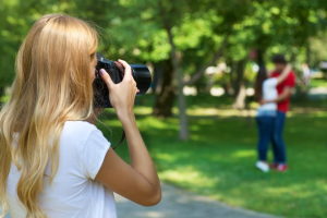探偵の追跡と浮気調査